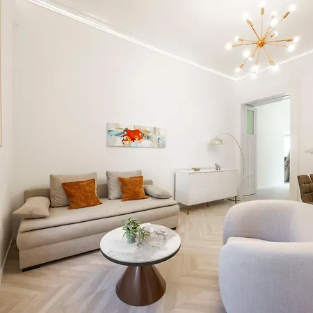 Classy & Cozy Dream In The Center Of Lejlighed